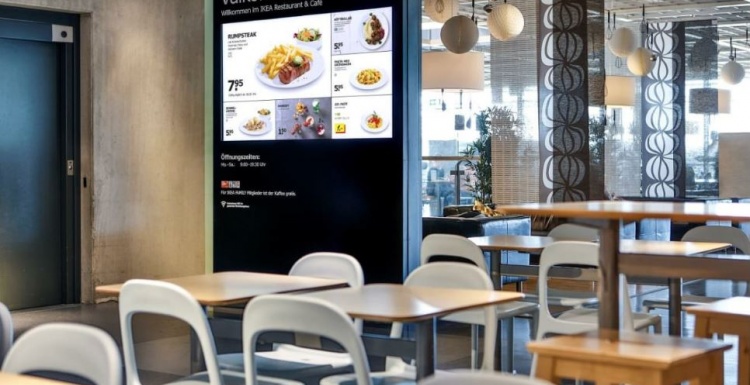 Foto: Digitale Anzeige von Restaurant-Angeboten im IKEA-Restaurant-Bereich;...