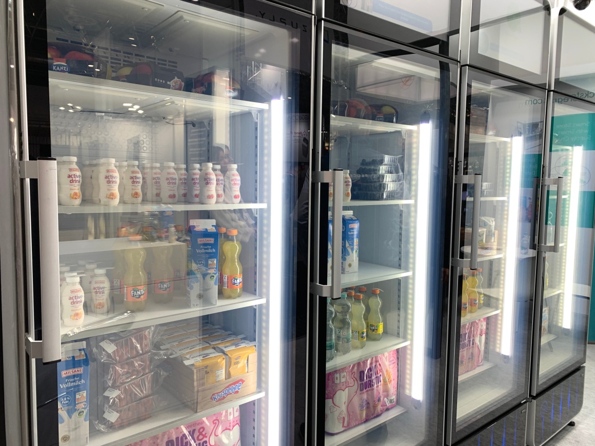 Eine Reihe von Kühlschränken