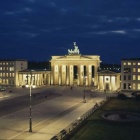 Thumbnail-Foto: Mit energiesparenden Weißlicht-Lampen setzt OSRAM das Zentrum Berlins...