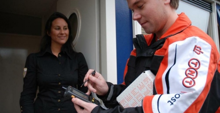 Foto: Fahrer von TNT Post Pakketservice Benelux BV arbeiten digital dank Zetes...