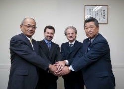 Von links: Kenzo Nemoto, President Hochiki Corporation; Peter Ribinski,...