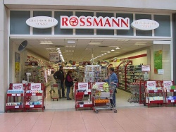 In Deutschland betreibt Rossmann inzwischen 1.754 Drogeriemärkte....