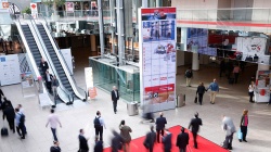 Think big: Messe Düsseldorf nimmt größte freistehende Videostele der Welt in...