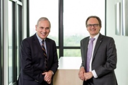 Rainer Sureth, ConCardis GmbH (links), und Prof. Dr. Jürgen Moormann,...