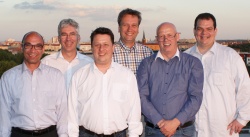 Der neu gewählte Vorstand fröhlich und frisch über den Dächern von Berlin:...