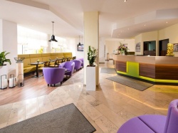Die neue Lobby des ACHAT Premium Hotels Zwickau ist ......