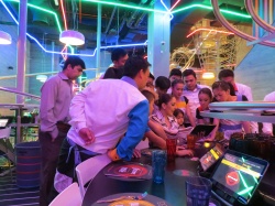 Größtes Rollercoasterrestaurant der Welt in Abu Dhabi eröffnet...