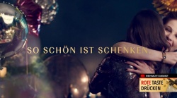 Die TV-Spots offerieren ein Weihnachtsgeschenkeset mit einem Douglas-exklusiven...