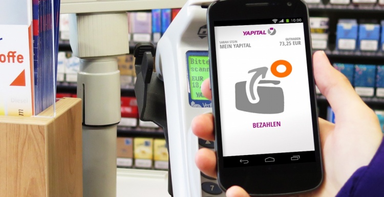 Foto: TOTAL und Yapital bieten Zahlung per Smartphone an der Tankstelle...