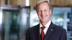 Jürg Weber, Division CEO SIX Payment Services, meint dazu: Ich freue mich...