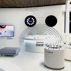 Thumbnail-Foto: So kann Shopdesign aussehen: Samsung Store in Paris...