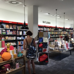 Thumbnail-Foto: Wiedereröffnung für Hugendubels Welt der Bücher in Berlin Steglitz...