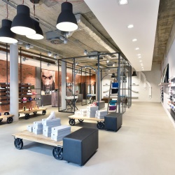 Thumbnail-Foto: So kann Shopdesign aussehen: Sneakstar in Flensburg...