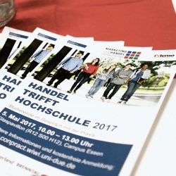 Thumbnail-Foto: Ran an den Nachwuchs: Handel trifft Hochschule...