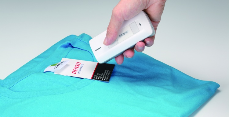 Foto: DENSO bringt Scanner mit RFID in  praktischem Taschenformat heraus...