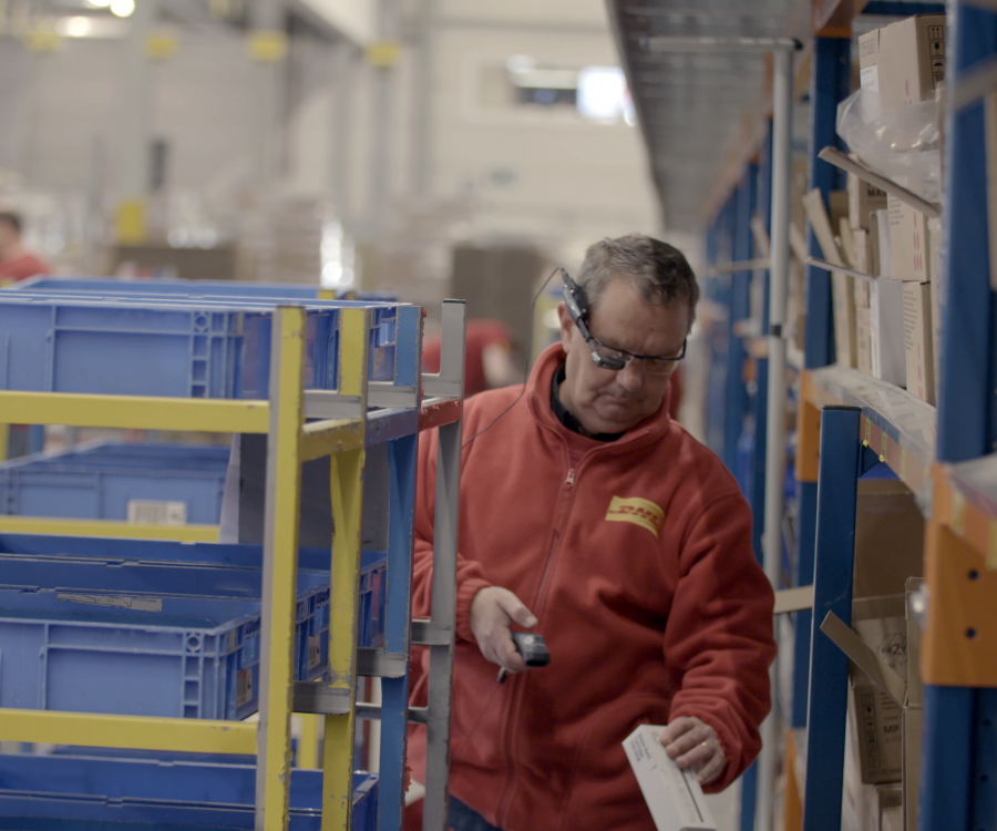 Foto: DHL Supply Chain etabliert Datenbrillen als neuen Standard in der Logistik...