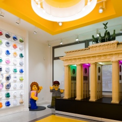 Thumbnail-Foto: So kann Shopdesign aussehen: Der Lego Flagshipstore in Berlin...