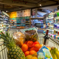 Thumbnail-Foto: Zwiespalt zwischen Lebensmittelverschwendung und Angebotsansprüchen...