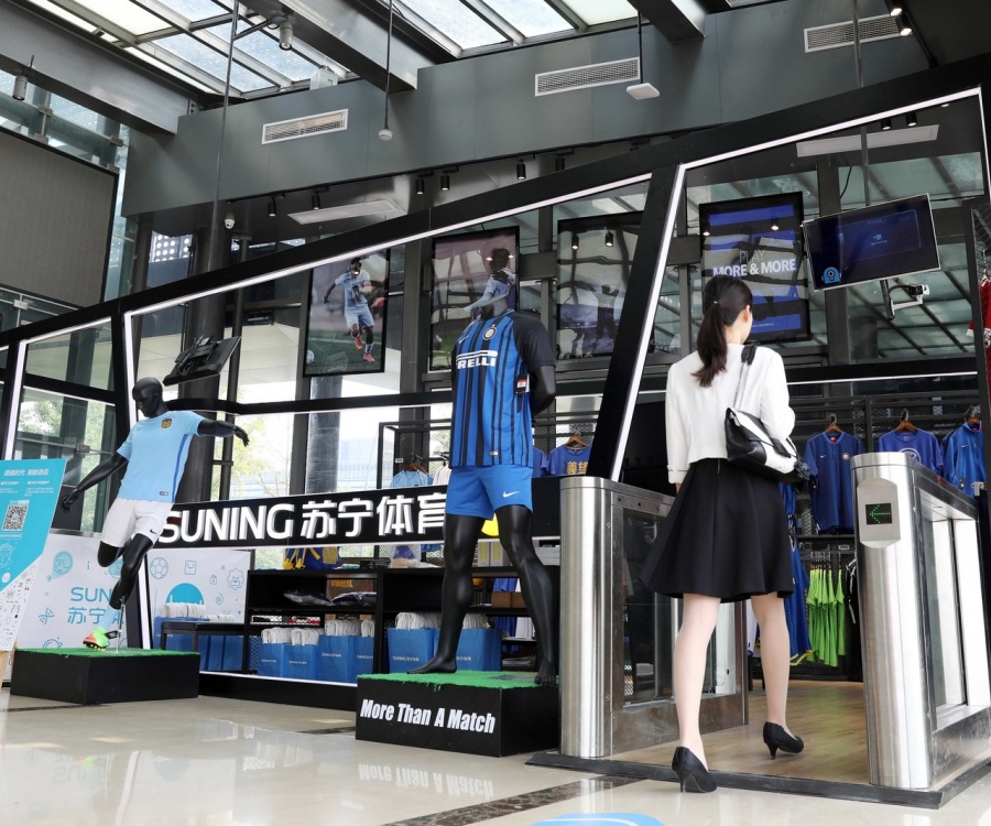 Foto: Erster internationaler Auftritt des unbemannten ‚Biu-Store von Suning...