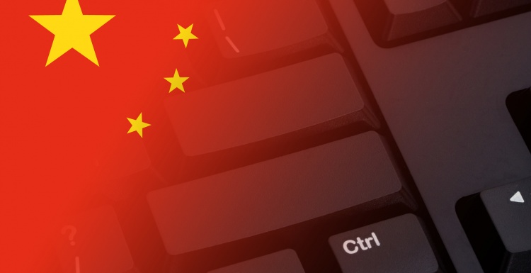Foto: Chinaflagge über PC-Tastatur; copyright: panthermedia.net / karenr...