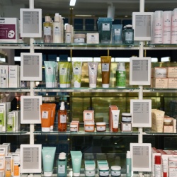 Thumbnail-Foto: Boozt.com hat in Kopenhagen eine neue Kosmetik-Filiale eröffnet...