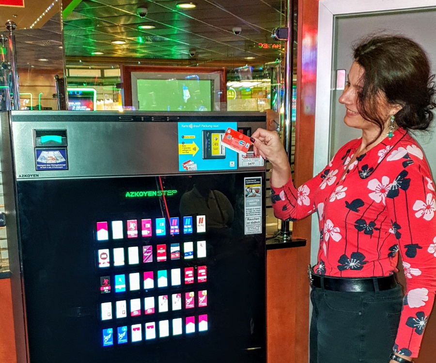 Foto: Vending- und Zigarettenautomaten mit kontaktlos-Terminals ausgestattet...