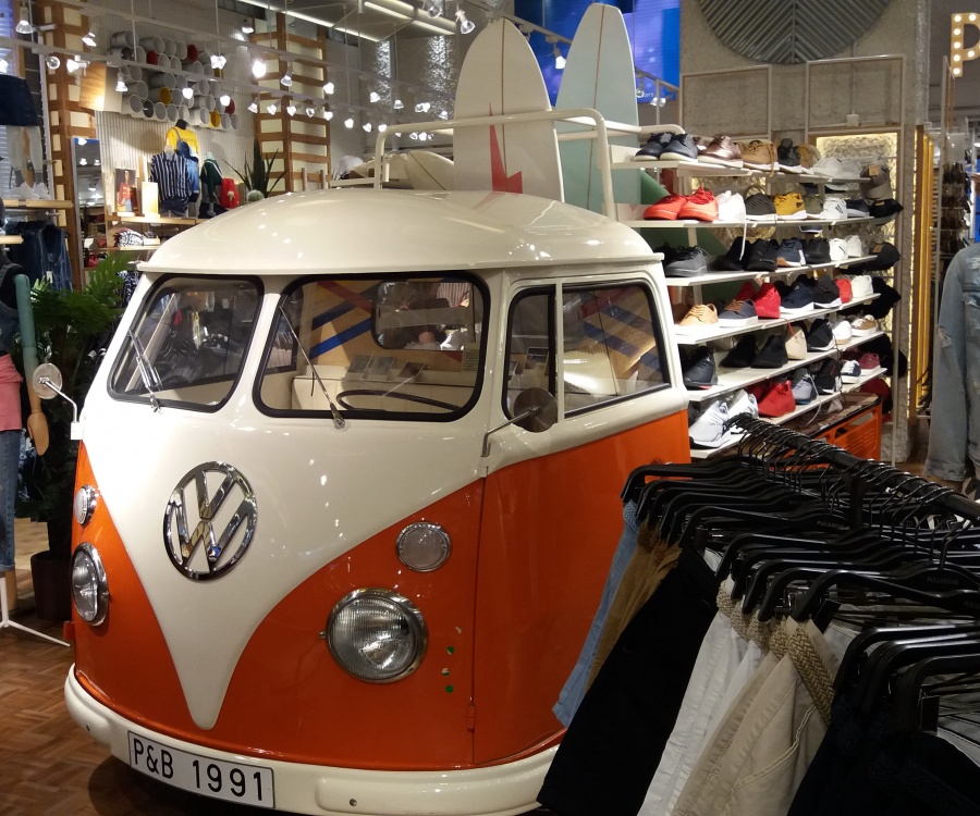 Foto: So kann Shopdesign aussehen: Pull & Bear in Ourense, Spanien...