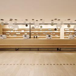 Thumbnail-Foto: So kann Shopdesign aussehen: Die Schubert Apotheke in Pullach an der Isar...