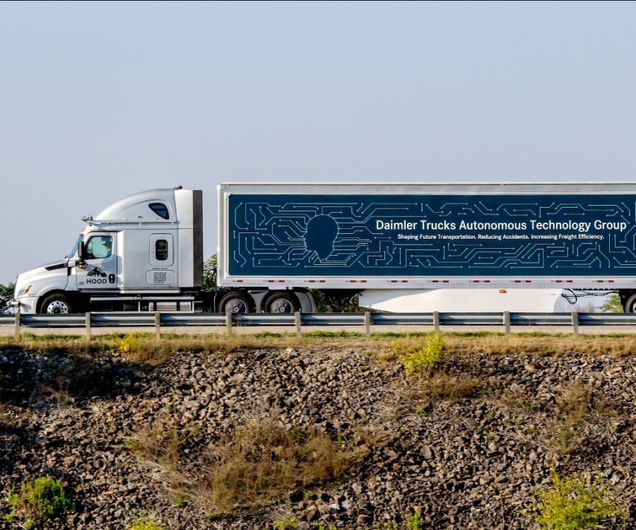 Foto: Daimler Trucks: erster hochautomatisierter Lkw...