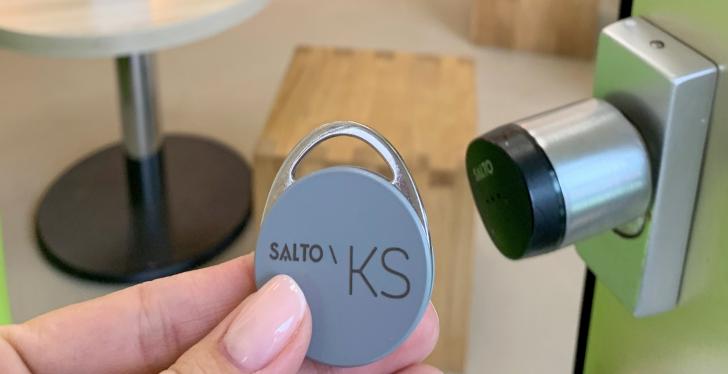 Die Cloud-basierte Zutrittslösung SALTO KS sichert die sechs Ladenlokale von...