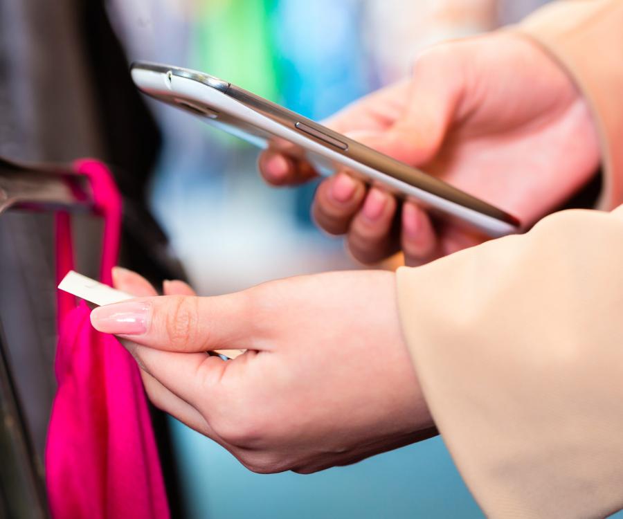 Foto: Self-Checkout und kontaktloses Bezahlen mit ROQQIO...