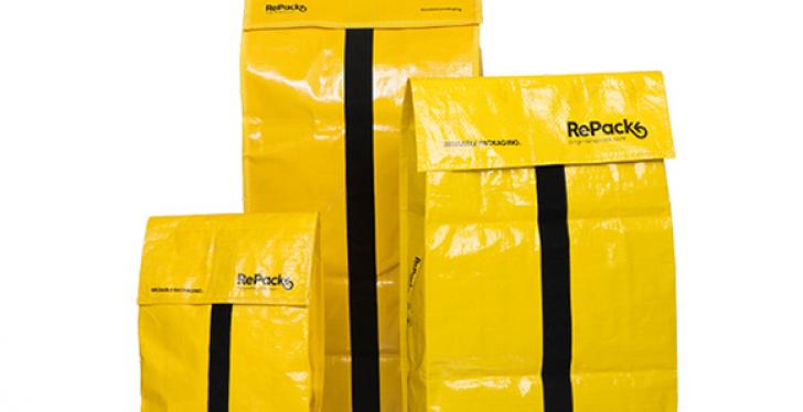 Drei gelbe Versandtaschen