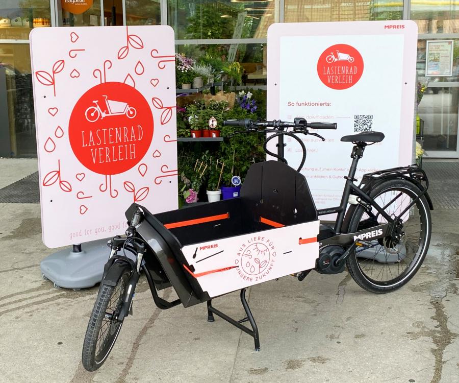 Foto: MPREIS stellt E-Lastenfahrrad in Zirl zur Verfügung...