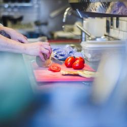 Thumbnail-Foto: Großküchenplanung: Gastro Küche optimal einrichten...
