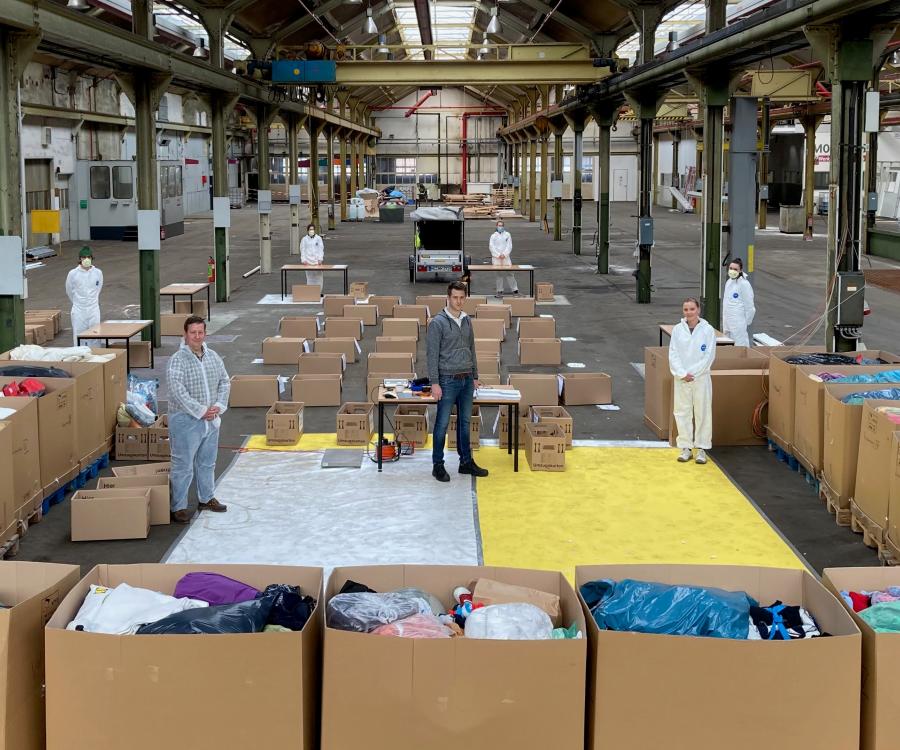 Foto: Recyclingfähigkeit: Sortierung von Alttextilien...