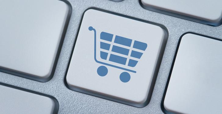 Nahaufnahme des Computertastatur mit Warenkorb-Symbol darauf...