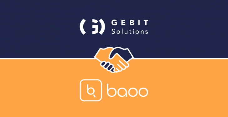 Blaugelbes Banner mit den Logos von Gebit und Baoo, dazwischen sich...