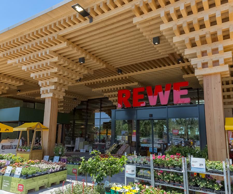 Foto: REWE Green Farming ist Store of the Year 2022...