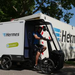 Thumbnail-Foto: Hermes testet Lastenrad in Wiesbaden