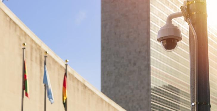 Eine Überwachungskamera vor dem UN-Gebäude in New York...