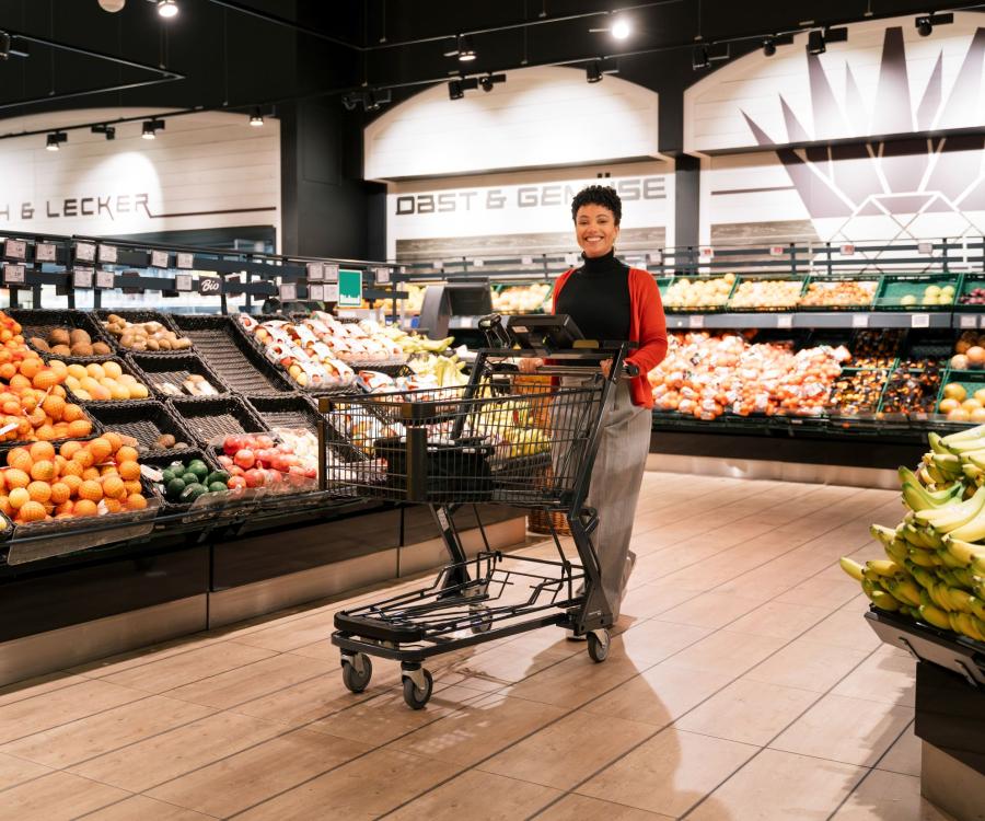 Foto: Fünf digitale Einkaufswagen für die Märkte des Handels...