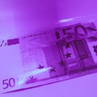 Thumbnail-Foto: Mit dem Geldscheinprüfer auf der sicheren Seite...