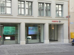 Bei der Fortis Bank in Zürich wurden zwei 70 HoloPro™ Projektionsscheiben in...