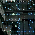 Thumbnail-Foto: Modern übersetzte Licht-Wolke aus mehr als 600 LED-Kugeln...