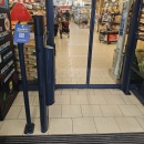 Eingangsbereich von LIDL mit Scan&Go-Eintritt