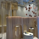 Hängende Kettenstrukturen und schimmernde Oberflächen....