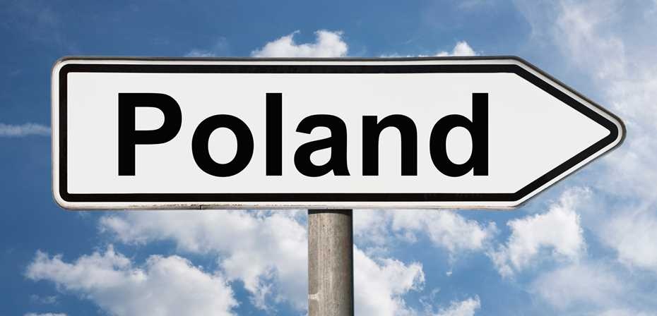 Ein Wegweiser mit der Aufschrift Poland