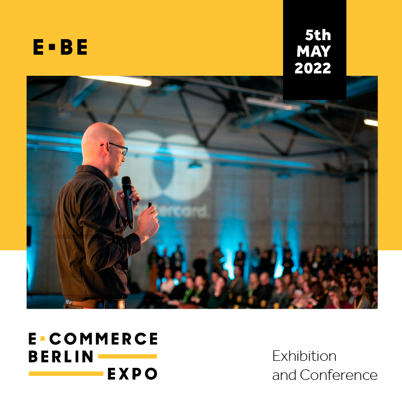 Eine Person spricht vor Publikum auf der E-commerce Expo 2022 in Berlin...
