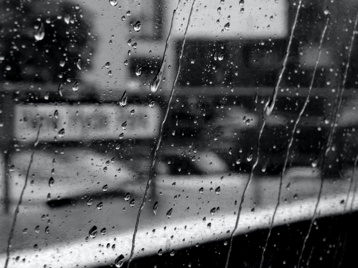 Regentropfen an einem Fenster