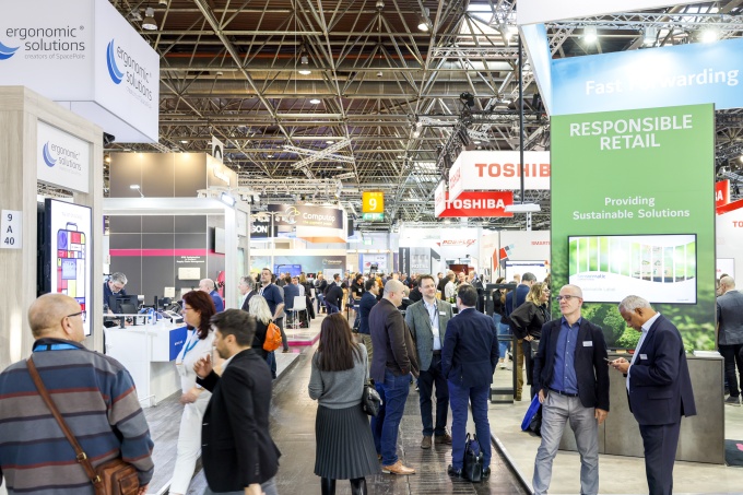 Menschen auf der Messe EuroCiS